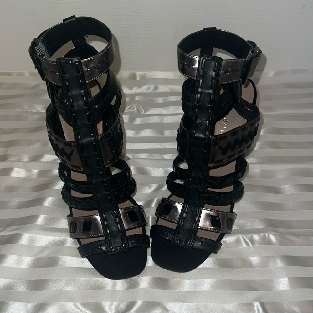 DONALD J PLINER BINDY GLADIATOR CAGE BUCKLE EMBELLISHED BLACK SANDALS 8M